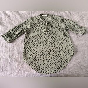 Anthropologie Lush Sage Green Black Cheetah Blouse Tunic Tab Sleeve Shirt Medium